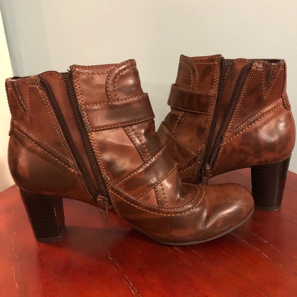 Naturalizer Marloe Brown Distressed Booties - 6m View 6